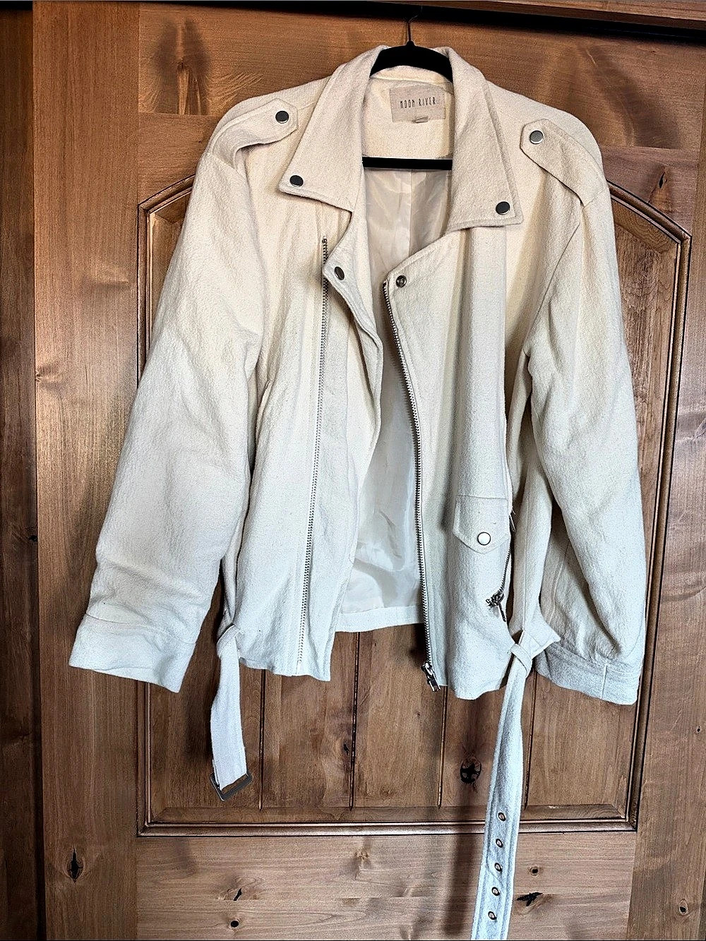 Moon River  Women's White Moto Jacket Like New